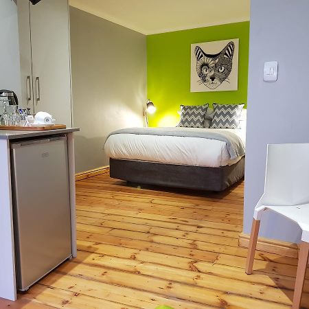 เดอะ ไวบ์ เกสต์ สตูดิโอ Bed & Breakfast สเตลเลนบอช ภายนอก รูปภาพ