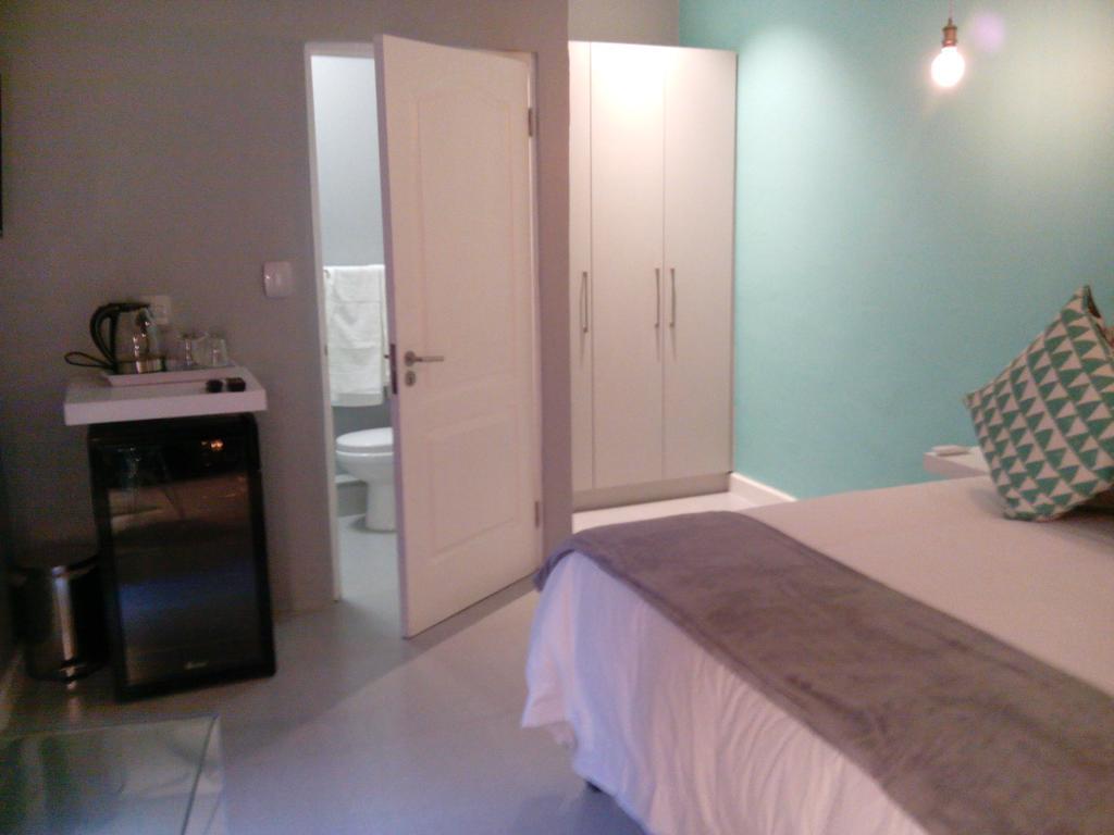เดอะ ไวบ์ เกสต์ สตูดิโอ Bed & Breakfast สเตลเลนบอช ภายนอก รูปภาพ